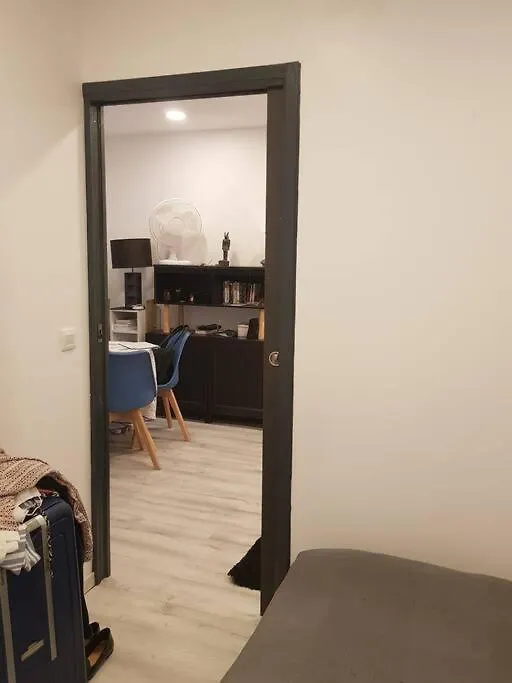 Apartment Sunny Close To Metro *